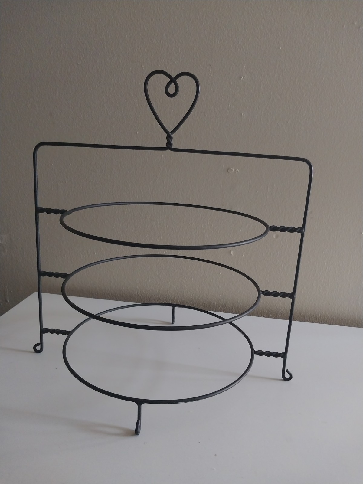 Metal 3 Tier Plate Holder Stand, Food Serving Rack 14" Tall with heart on top