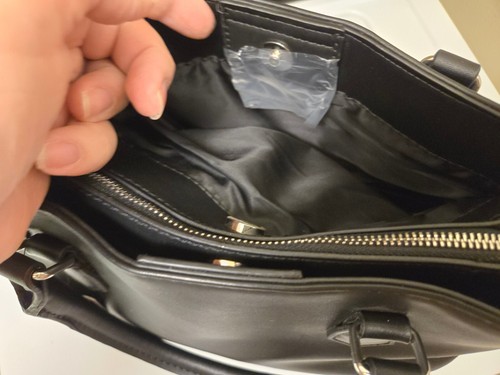Guess Purse Los Angeles Black Crossbody - Picture 7 of 11