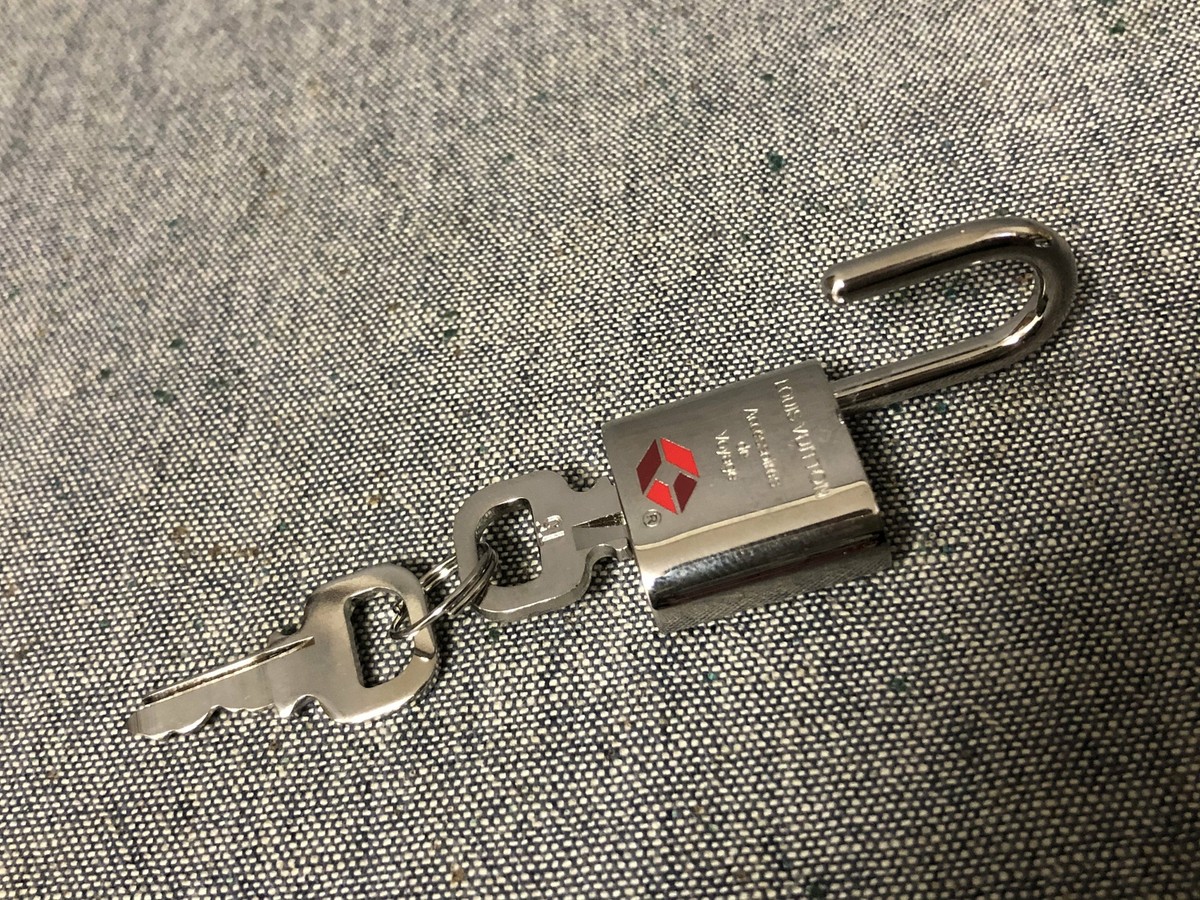 やす吉様　Louis Vuitton TSAマーク　パドロック シルバー Authentic LOUIS VUITTON TSA Padlock Silver Palladium De