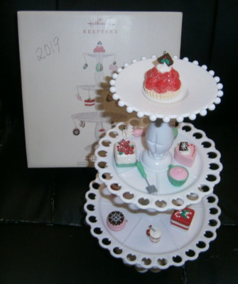 Hallmark 2019 Bake Up Some Yum Miniature Tree Set