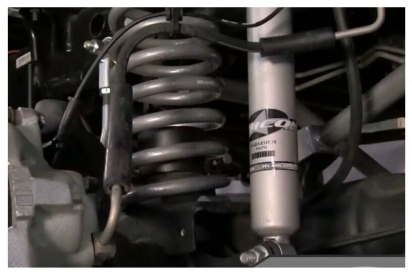 Amortiguadores delanteros Rubicon Express para Jeep Wrangler JK 2007-2018 con kit de elevación de 4-5" Foto 2 de 3