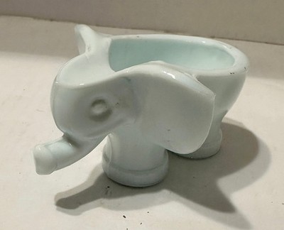 Vintage Milk Glass Elelphant ashtray / trinket tray In excellent condition.
