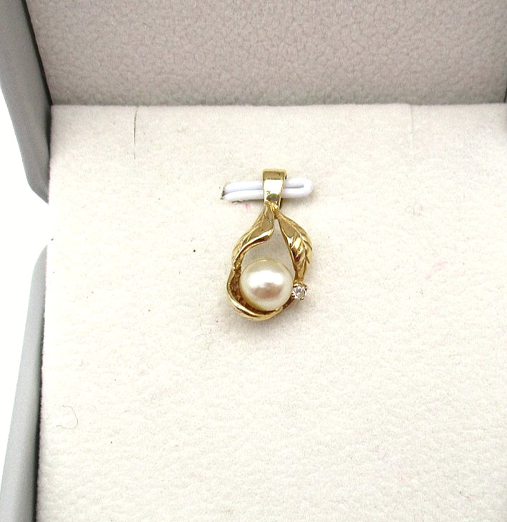 14K Yellow Gold Pearl & Diamond Pendant .80" 1.9 Gr [P70]