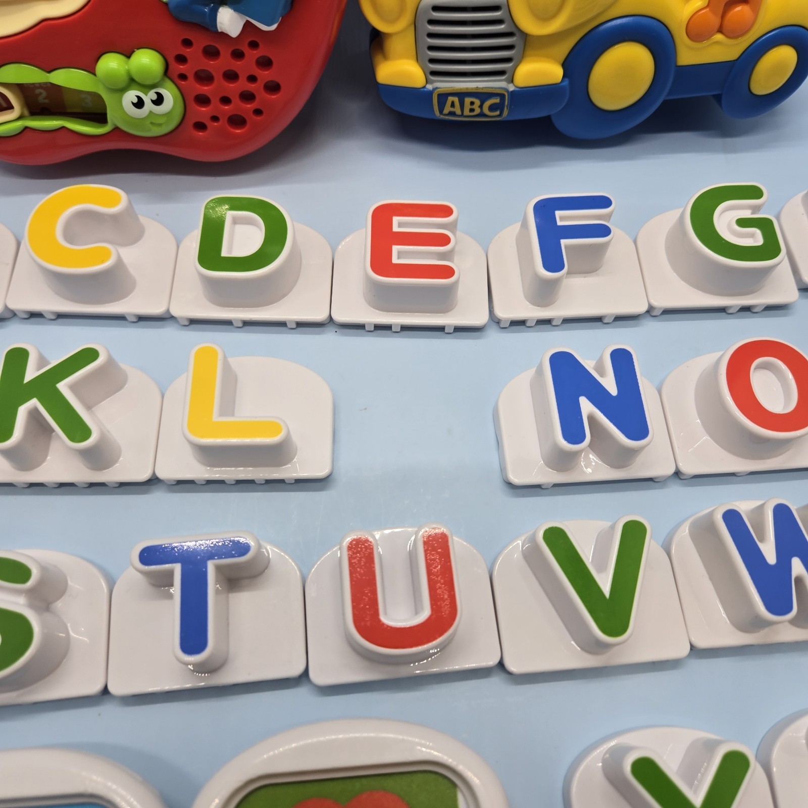 FRIDGE PHONICS • LeapFrog Tads Interactive Apple & Bus Magnetic Talking ABC Toys