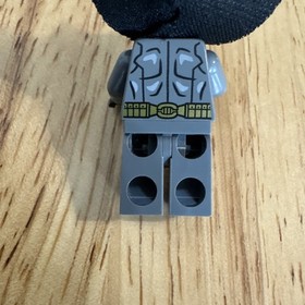 Lego DC Batman Minifigure with Cape & Weapon from set 76035 Jokerland sh0204