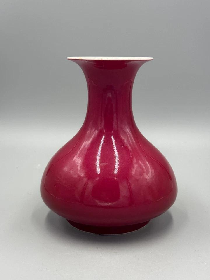 Jarrón antiguo de porcelana esmaltada roja rosa china del siglo XIX 6 1/4"" Foto 2 de 4