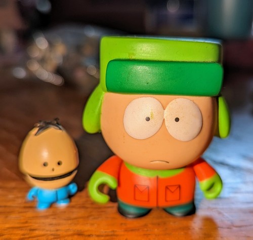KIDROBOT! South Park Mystery Mini Series 1 KYLE with IKE Vinyl Figure - Picture 5 of 5
