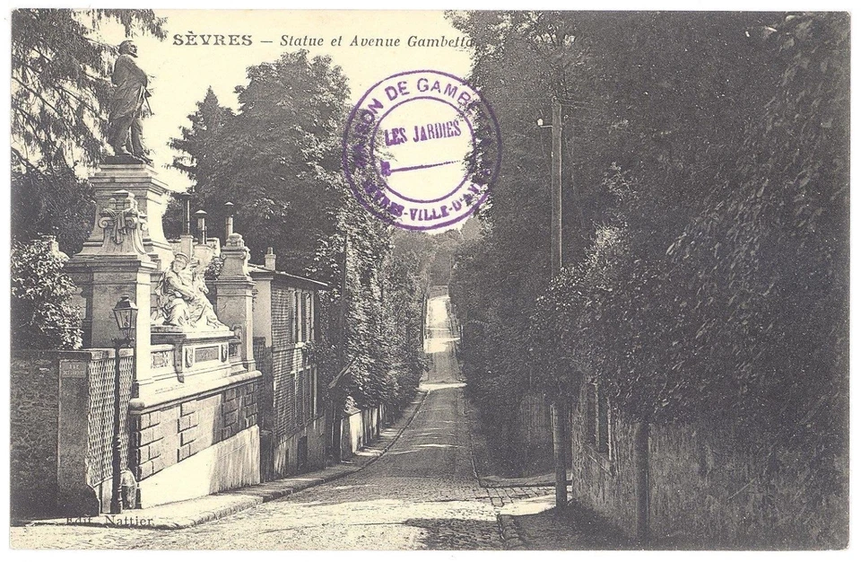 CPA 92 - SEVRES (Hauts de Seine) - Statue et avenue Gambetta - Photo 1/1