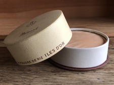 Ancienne boite de poudre de riz Iles d'Or Molinard.