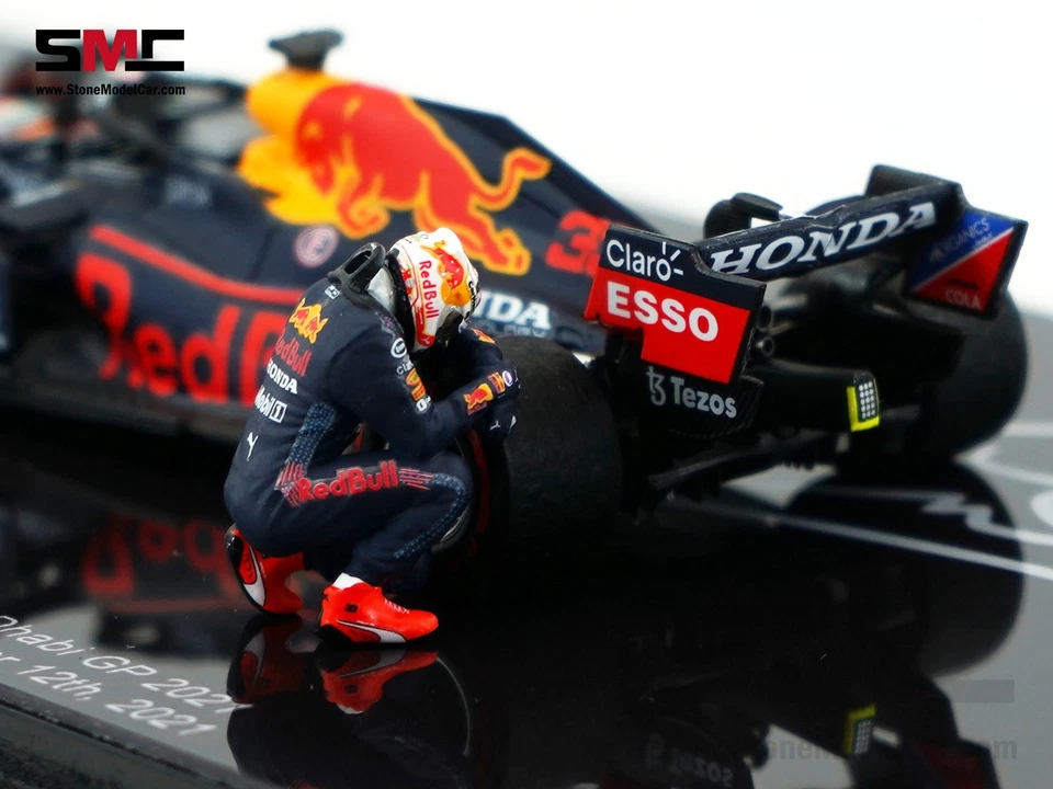 Red Bull RB16B Max Verstappen Abu Dhabi GP 2021 F1 World Champion 1:43 Spark SMC - Image 2 of 4