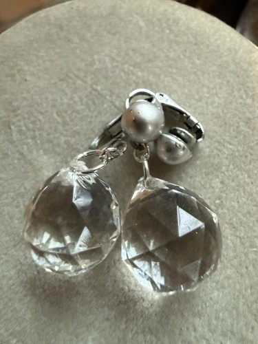 VTG FUNKY CLEAR PLASTIC 1 1/2” DROP CLIP-ON EARRINGS-COSTUME JEWELRY