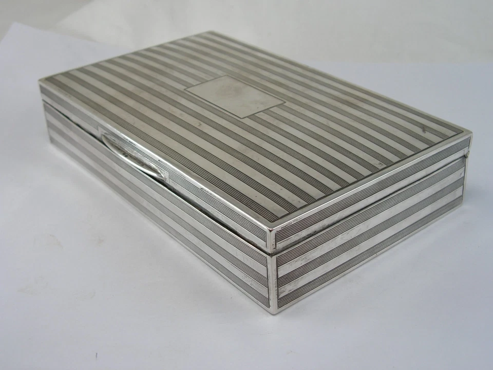 ANTIGUA CAJA DE CIGARRILLOS GEORGE V ART DECO LONDRES PLATA MACIZA CON SELLO 1925 Foto 3 de 4