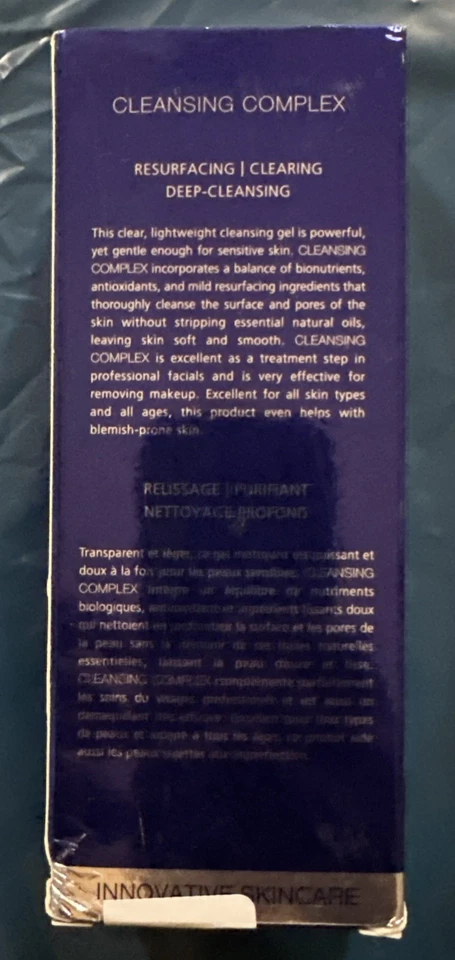iS CLINICAL Complejo Limpiador, 3 en 1 Suave Limpiador Profundo de Poros Jabón Facial Foto 2 de 2