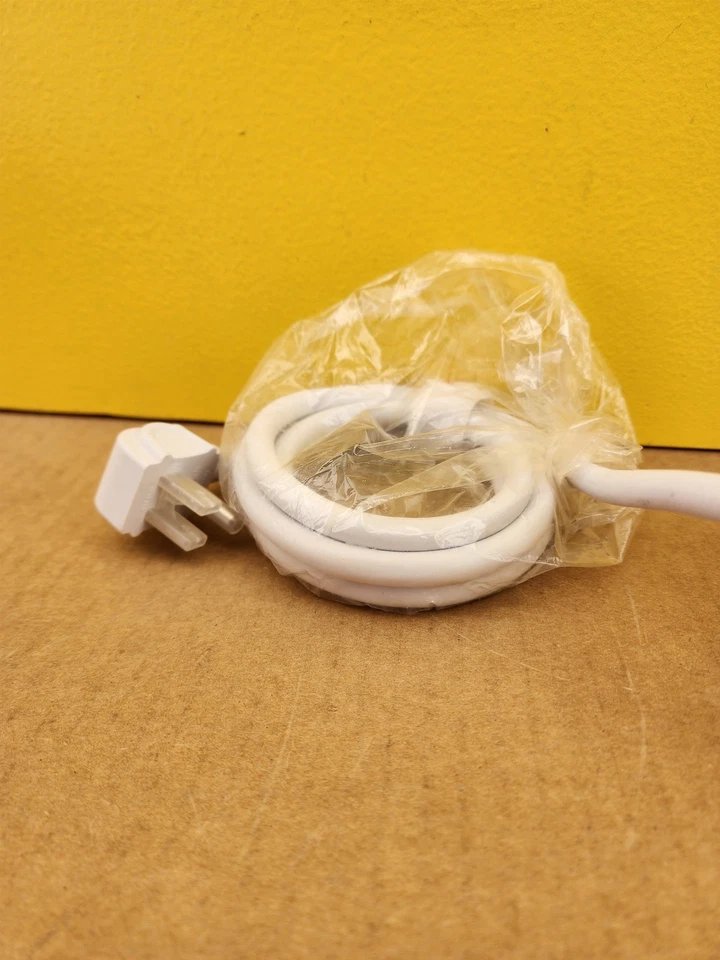 NEW BESTEK MRJ3006 Power Strip with 3 AC Outlets, 4 USB Ports, 5 ft Cord - Image 4 of 4