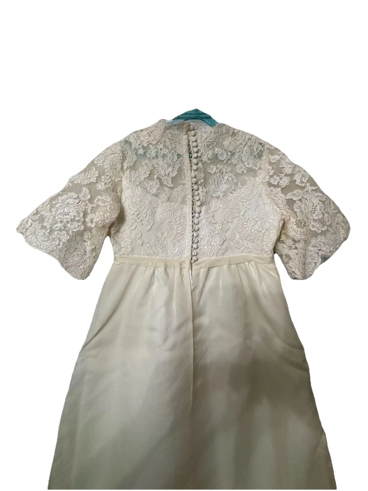 Vestido de novia Alfred Angelo de colección blanco roto, talla pequeña, tocado tren Halloween Foto 3 de 4