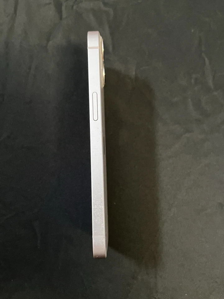 Apple iPhone 13 light pink (Boxed), photo 2 of 5
