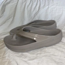 OOFOS OMEGA OOLALA Gray Things Sandals SZ 11