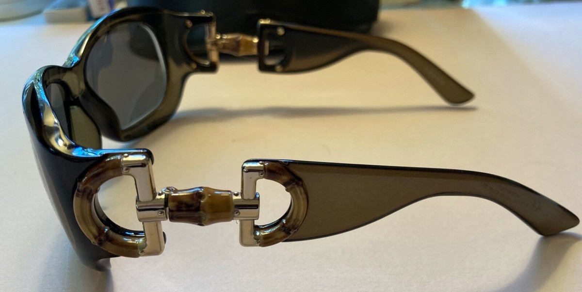 Vintage 1990s Gucci Sunglasses w/ Leather case GG 2970/S