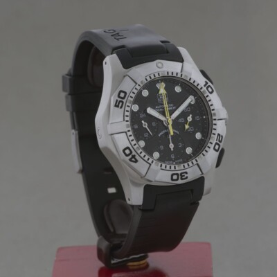 TAG Heuer 2000 Aquagraph divers black rubber strap 22mm CN211A
