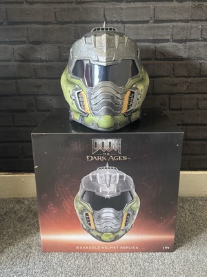 DOOM: The Dark Ages - Doom Slayer Wearable Helmet LED Bundle With Keycard & 3 Patches