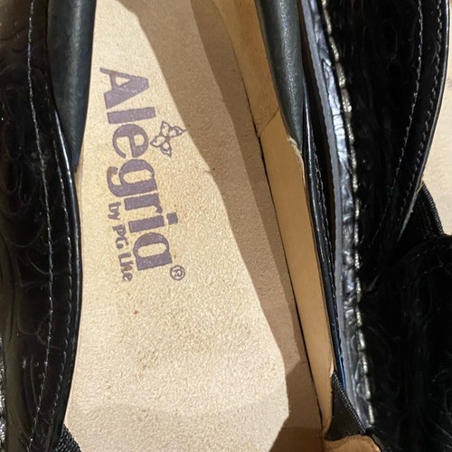 Alegria Womens Size 38 (7) Black Tooled Leather Slip On Shoes - Picture 6 of 9