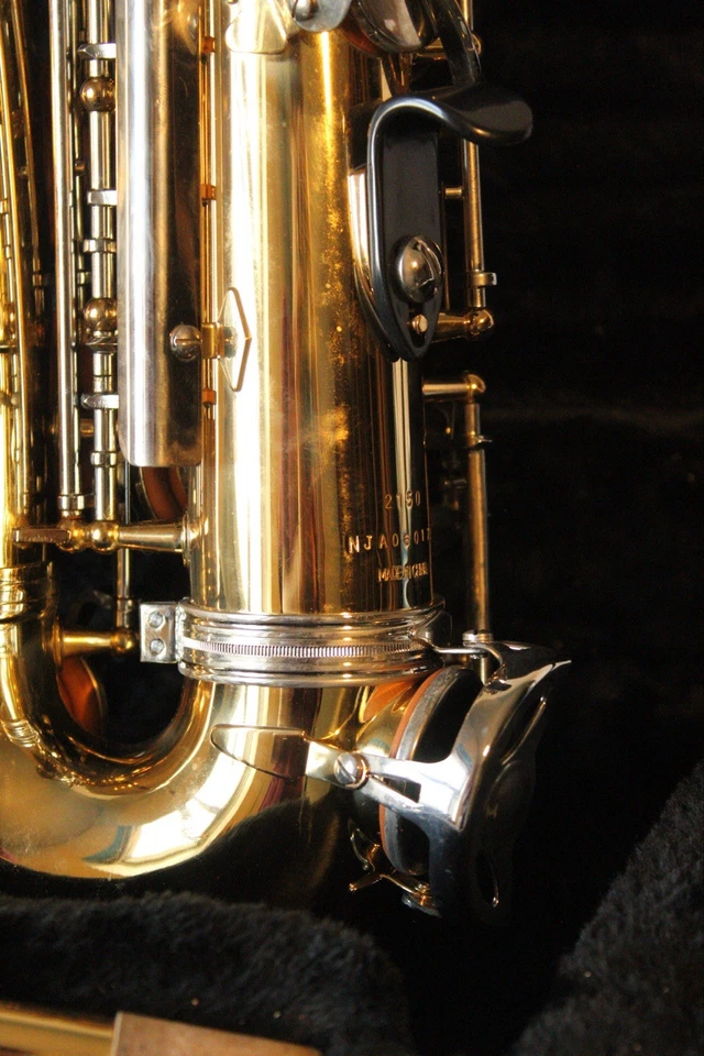 Saxo alto Antigua “Vosi” con estuche original  Foto 4 de 4