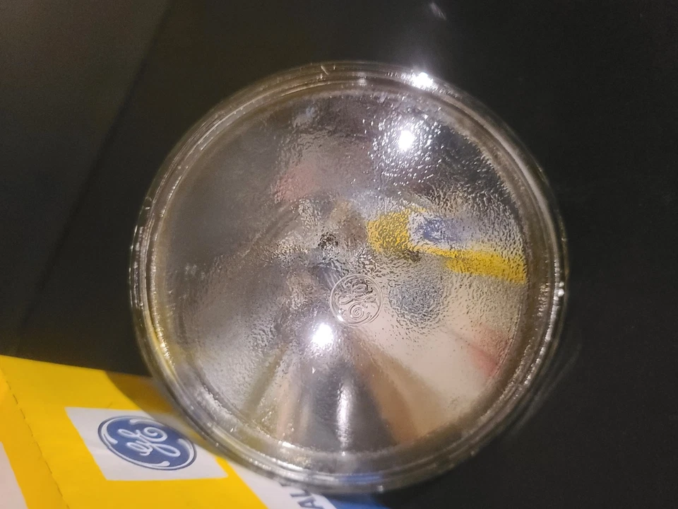 GE General Electric 200PAR46/3NSP 200W PAR46 120V Side Plug Reflector SPOT Light - Image 2 of 4