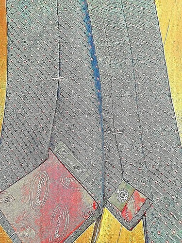 Corbata de lunares negros y rojos texturizados 100 % seda hecha a mano en Francia - Imagen 3 de 3