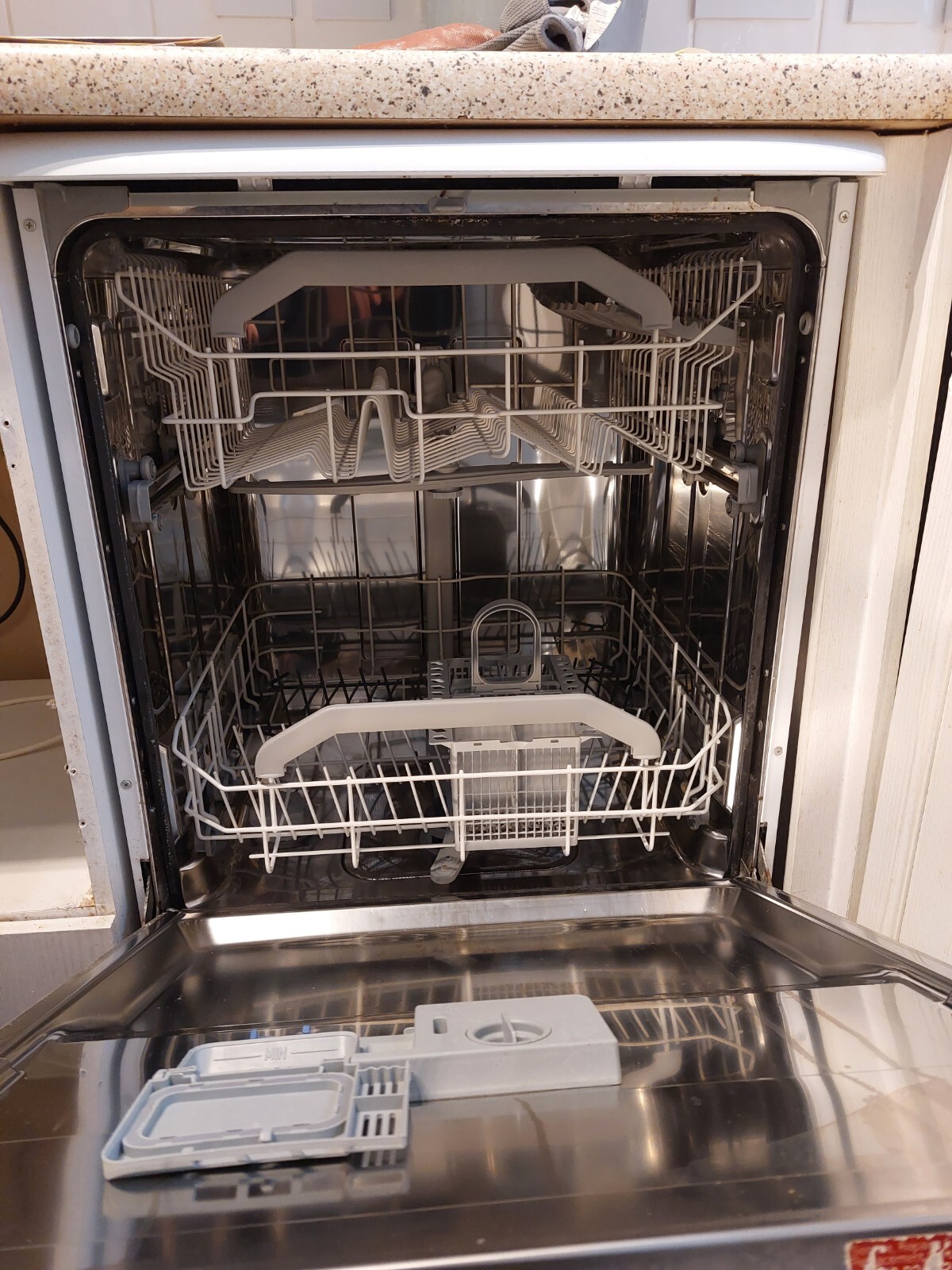 Hotpoint Aquarius FDM550P Dishwasher in White eBay