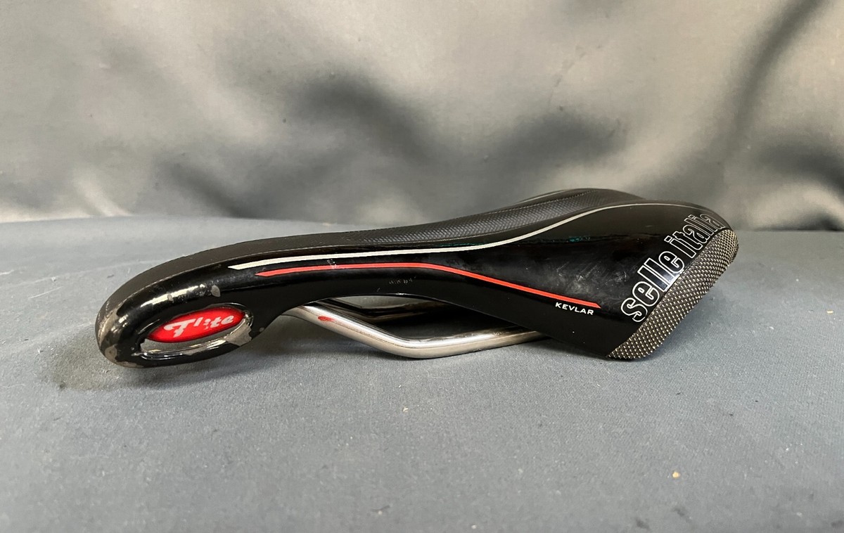 Selle Vélo Carbone UD 245x139mm, Rails Carbone, Fond Nylon, Neuve