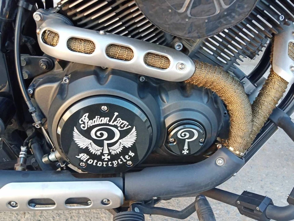 Cubierta Derby con aletas negra para Yamaha XV950 2013-2019 Yamaha Bolt-R 2020-2024 Foto 2 de 4