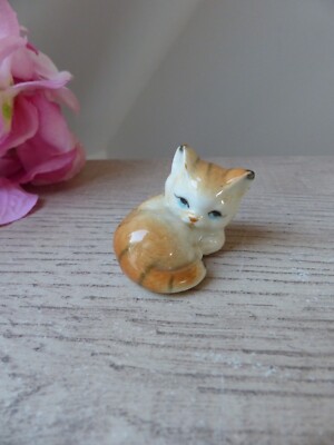 Entzückende rote Katze Figur in Kugel, Miniatur Katze aus Keramik, Sammlung
