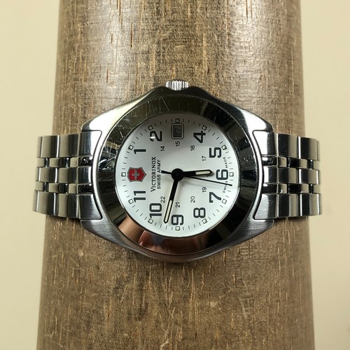 Victorinox Swiss Army Women 24124.CB Officers Silver Tone 32mm Watch 7 1/2" - Picture 2 of 12