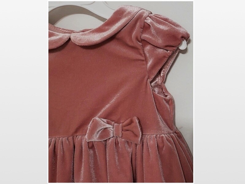 h and m pink velvet dress We've all had that What was I thinking? when I bought this outfit moment! Bought this bright pink H&M x Giambattista Valli dress in a moment of fashion excitement and kept it