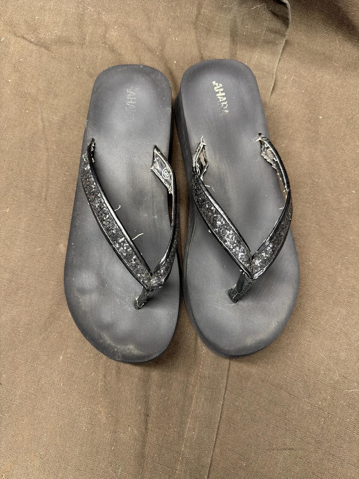 Sanuk Black Glitter Flip Flop Sandals