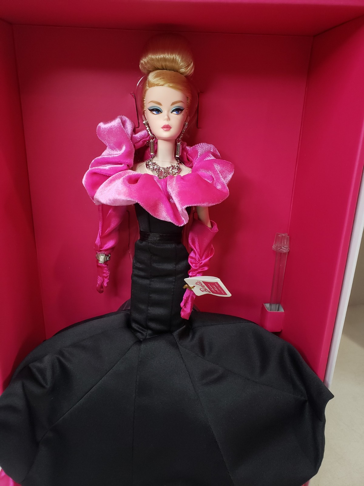Кукла Barbie Exquisite Evening Gown Silkstone Doll 2024 Gold Label Mattel HRM34 — фото 2