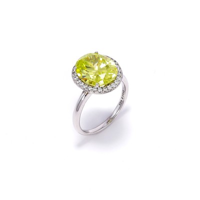 Ovaler grüner Zirkonia Halo Ring