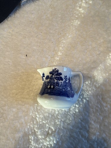 NEAT PATTERN SHENANGO CHINA CREAMER ORIENTAL SCENE BLUE WILLOW STYLE Diner PA - Picture 8 of 10