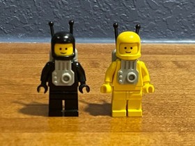 Lego - Classic Space - 1557 1558-Mobile Command Center & Strata Scooter Complete