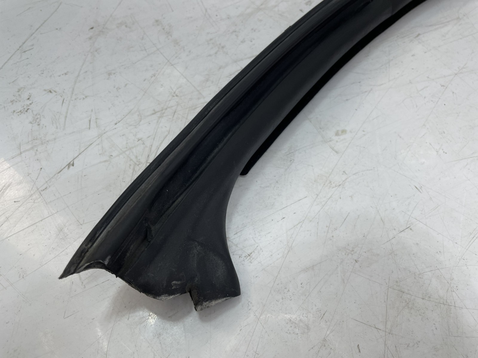 ✅ 12-17 OEM Bentley Continental GT Coupe Front Left Driver Top Weatherstrip Seal