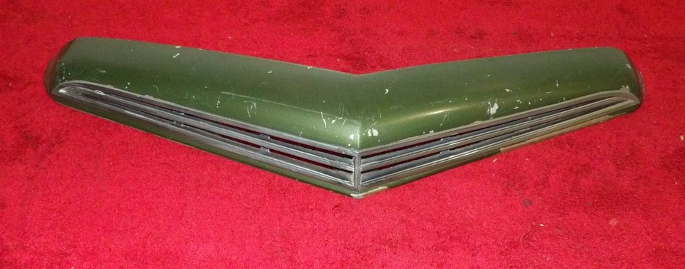 1961 1962 1963 Ford Thunderbird ORIG FRONT HOOD SCOOP BEZEL & GRILLE ORNAMENT - Image 2 of 4