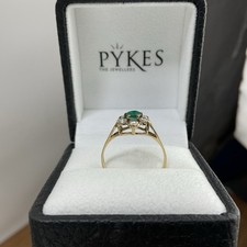 Vintage 9ct Gold Emerald Diamond Cluster Ring Size R