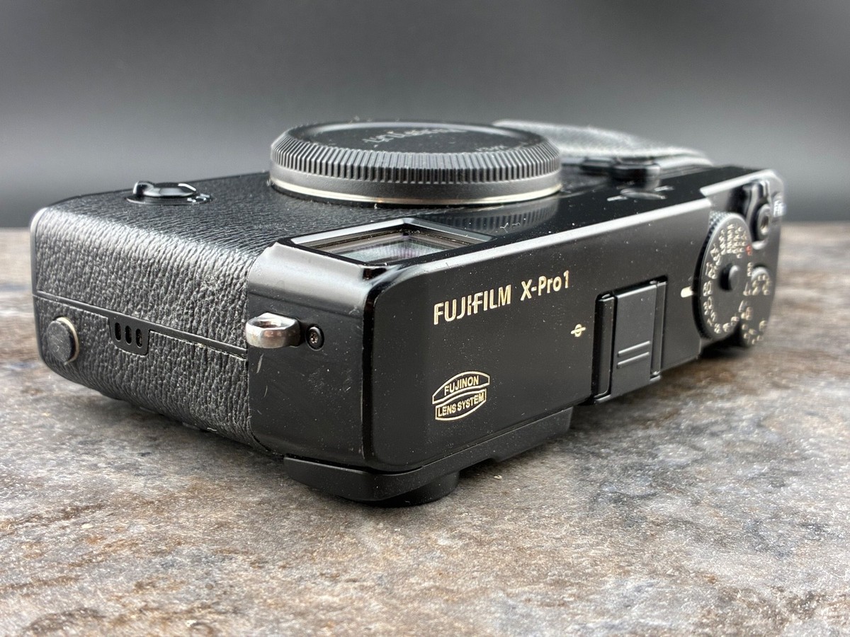 Fujifilm X-Pro1 16mp Mirrorless Digital Camera Body *very good