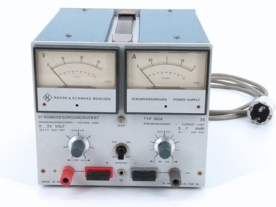 Stromversorgungsgerät DC Power Supply TYP NGK35 der Marke Rohde & Schwarz