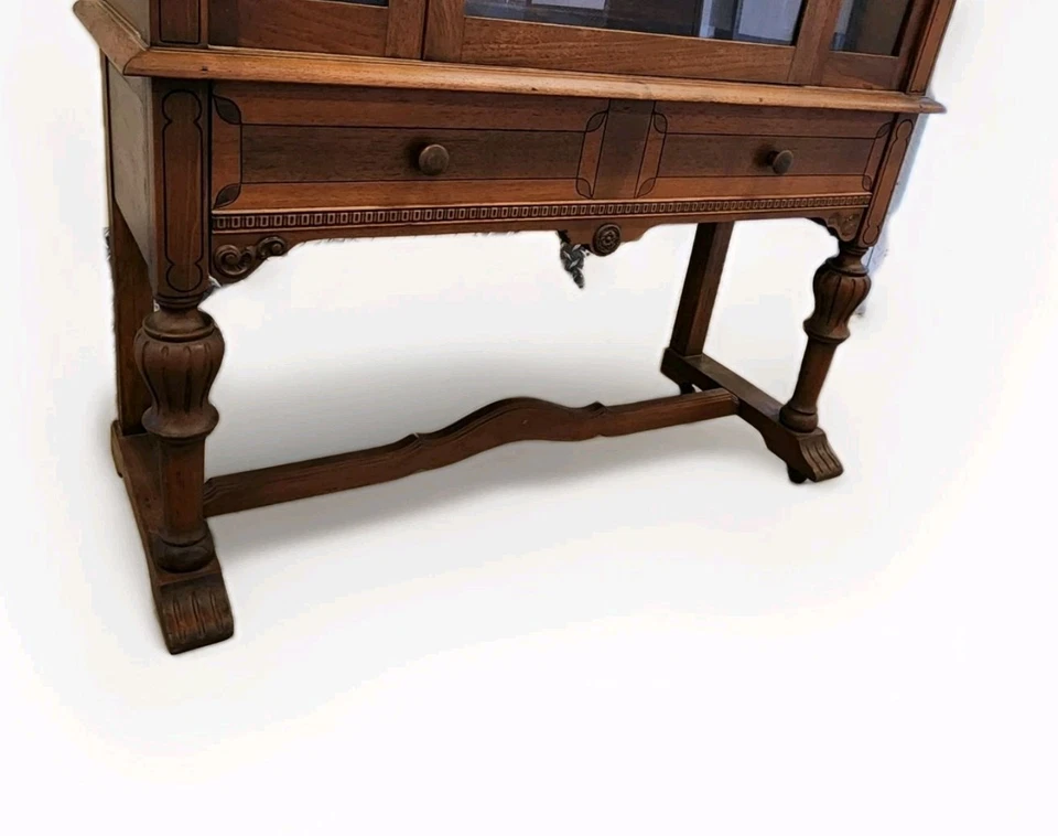 Cabaña frontal de nogal, vidrio hecha en 1910-1930. Foto 3 de 4