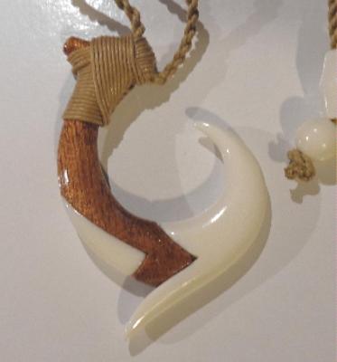 ebay bone fish hook 33.5MM COMPOSITE KOA WATER BUFFALO BONE HAWAIIAN ULUA MAKAU FISH HOOK  NECKLACE