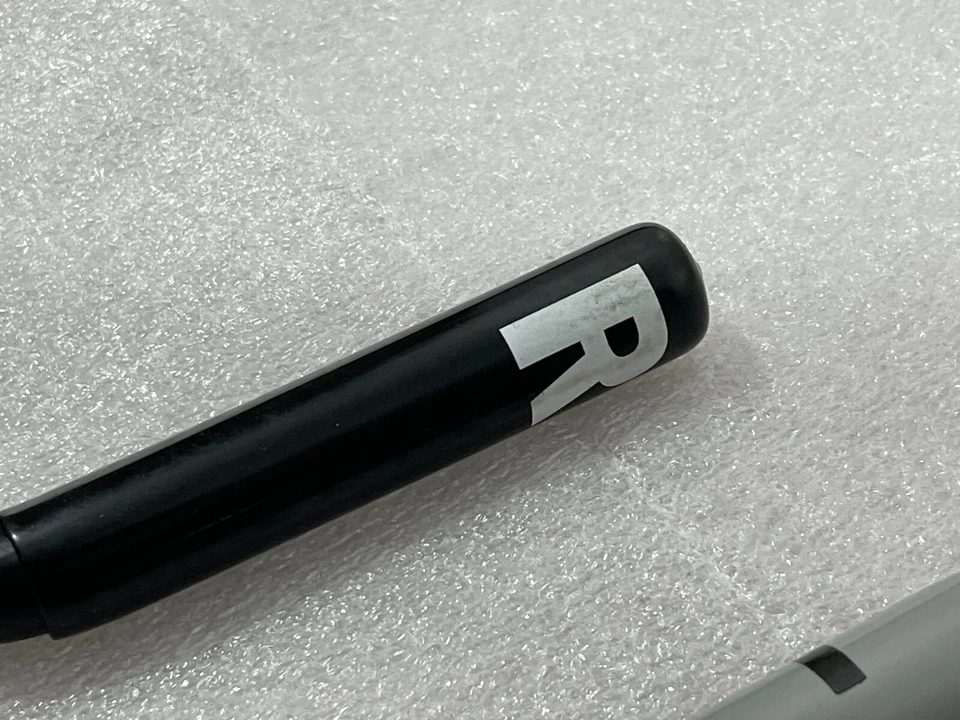 Пара оригинальных штифтов заднего сиденья для Chevy Express GMC Savana Van G1500 G2500 G3500 1996-2022 годов выпуска - Изображение 3 из 4