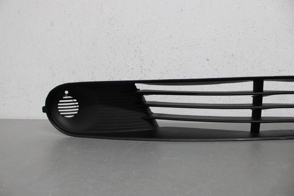 2005 2009 PONTIAC G6 RIGHT SIDE FRONT BUMPER COVER GRILLE - Image 2 of 4