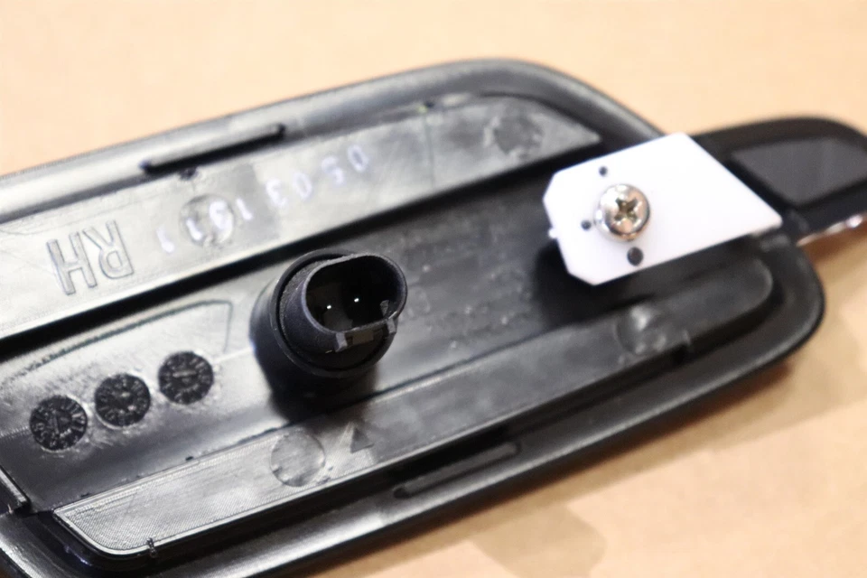 08-09 G8 Señal de giro para guardabarros 92265045 lado derecho del pasajero Pontiac NOS OEM Foto 4 de 4