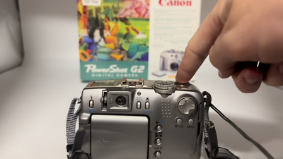 Canon PowerShot G2 Digital Camera 4.0MP Bundle w/ Accessories